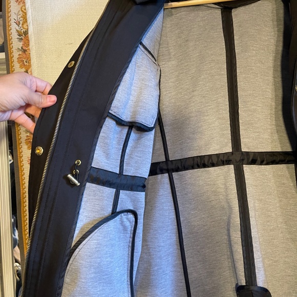 Black windbreaker jacket zip up with gold accents - Picture 6 of 16